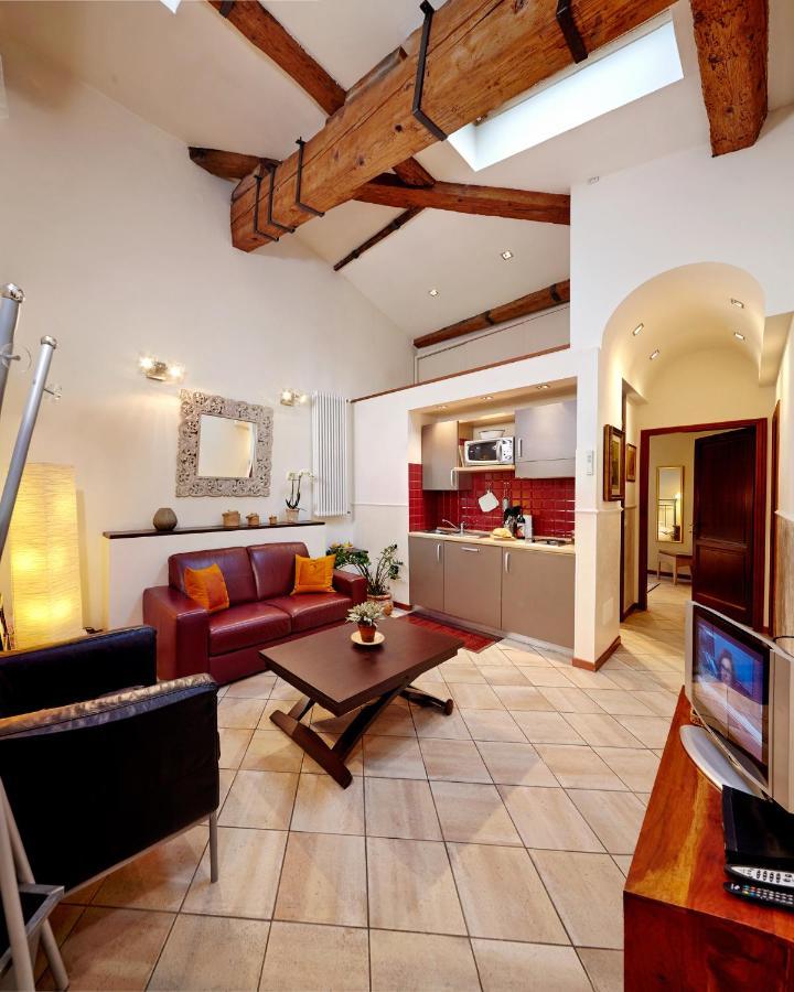 The Flora And Florian Apartments - The Feeling Of Touching The Duomo Florença Exterior foto