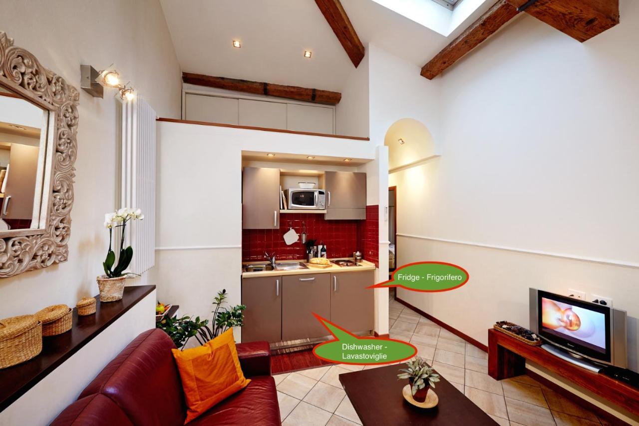 The Flora And Florian Apartments - The Feeling Of Touching The Duomo Florença Exterior foto